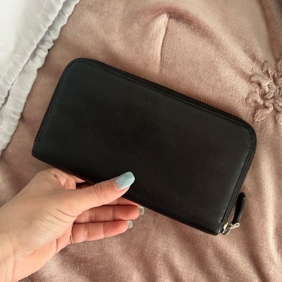 Prada Wallet - Picture 3 of 3